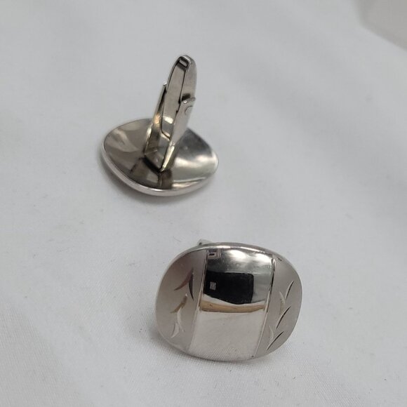 Vintage Silver Tone Leaf Engraved Cufflinks Reflective and Matte Finish .75" - Picture 7 of 7
